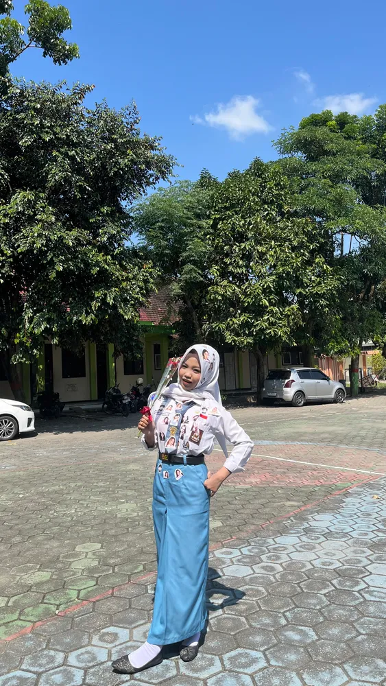 DIVANY VIVIAN SEPTIA SUDIRO