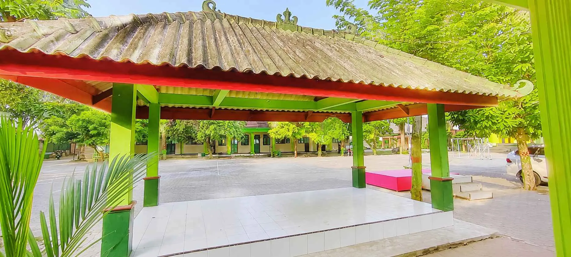 Tempat Belajar Outdoor