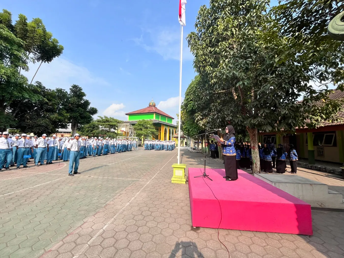 MEMPERINGATI HARI JADI PEMERINTAH PROPINSI JAWA TIMUR KE 81