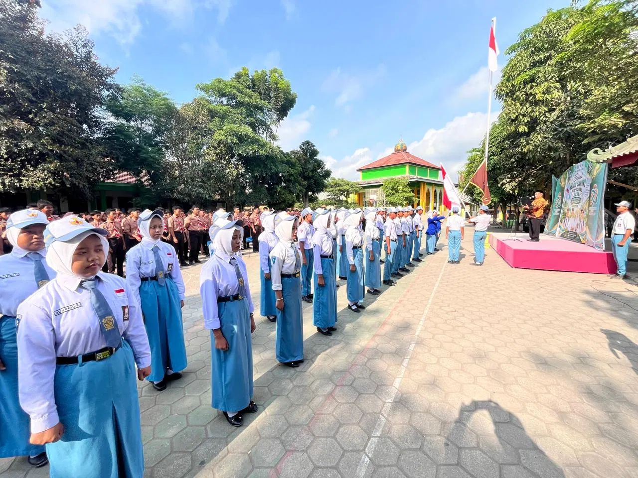 SMK NEGERI 1 KRAS DALAM PELANTIKAN OSIS PERIODE 2026 - 2027