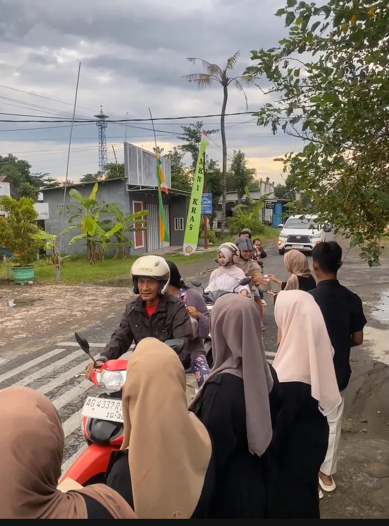 BAKTI SOSIAL BAGI-BAGI TAKJIL PMR WIRA SMKN 1 KRAS TAHUN 2026