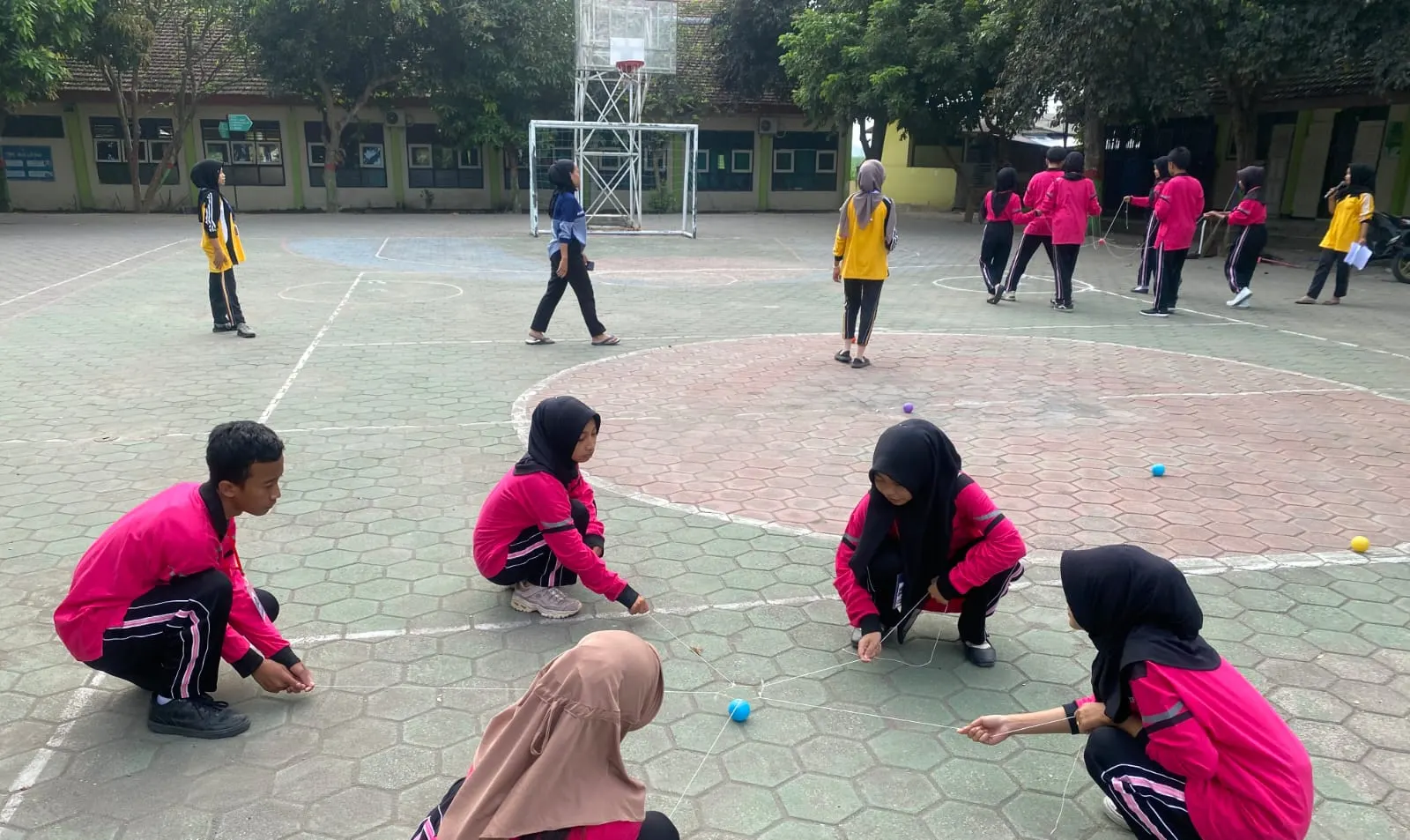 KEGIATAN OUTBOUND SERU PMR WIRA SMKN 1 KRAS