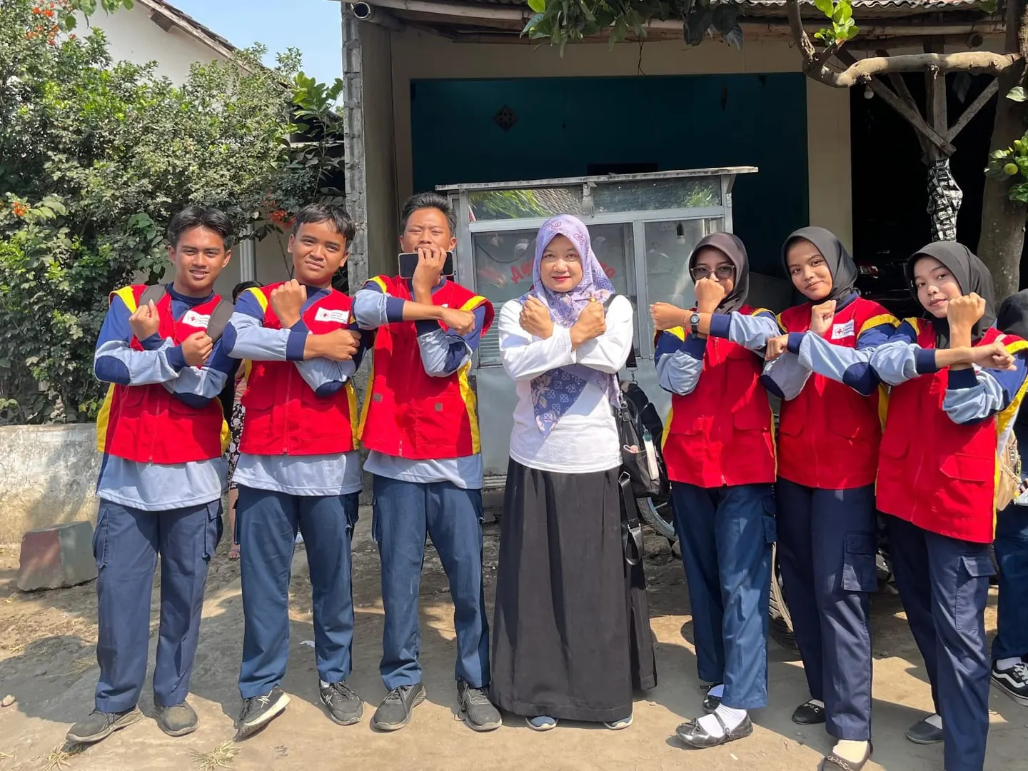 TIM KESEHATAN PMR WIRA SMKN 1 KRAS DALAM RANGKA LOMBA BARIS - BERBARIS ANTAR KECAMATAN TAHUN 2025