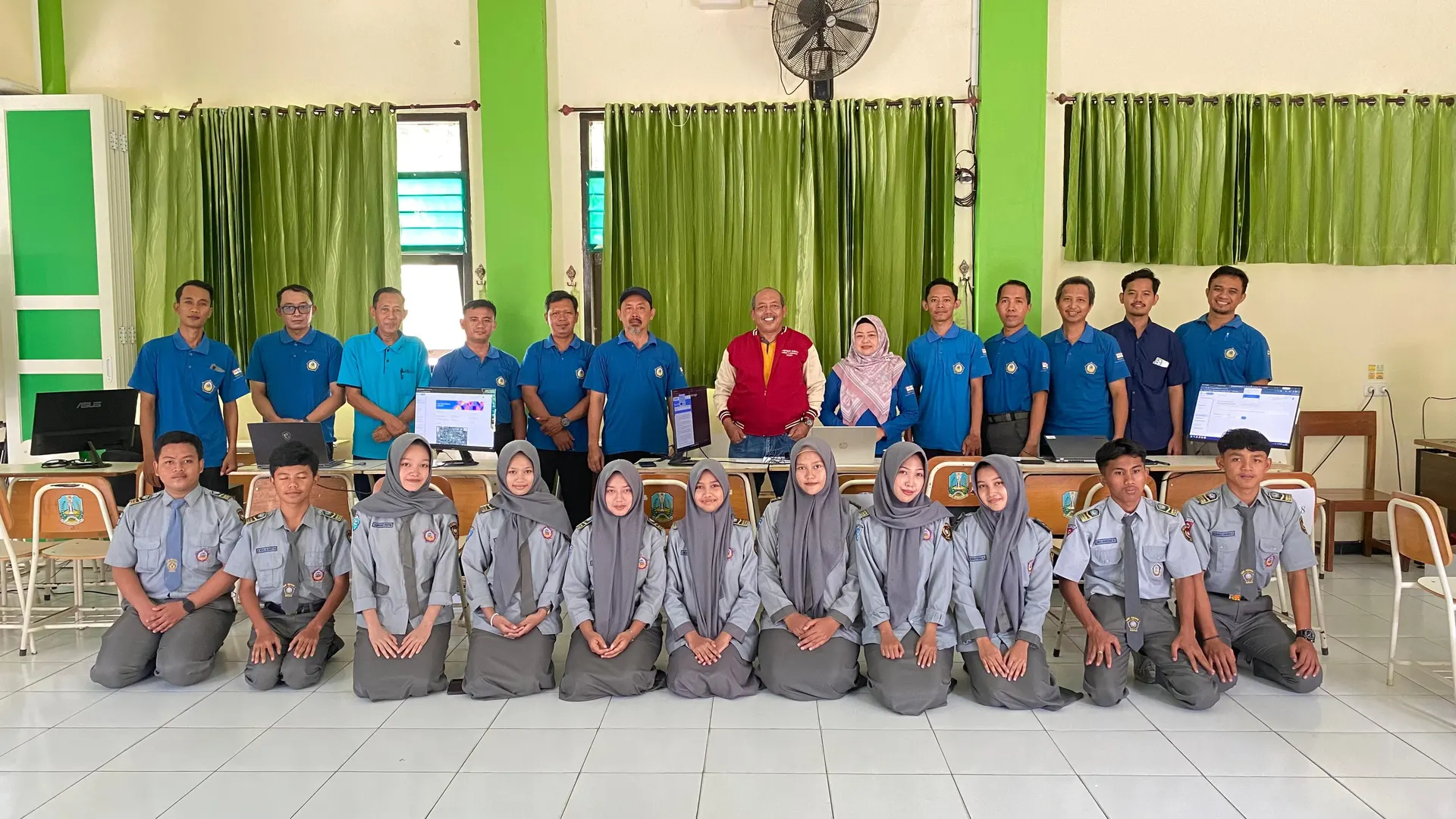 OSIS MEMBANTU SISTEM PENERIMAAN MURID BARU 2026