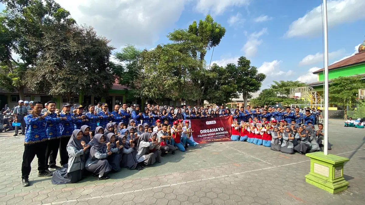 PMR WIRA SMKN 1 KRAS PERINGATI HARI PALANG MERAH INDONESIA KE-81 PADA 17 SEPTEMBER 2026